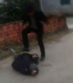 吃瓜小伙打人视频,打人视频引发网友热议