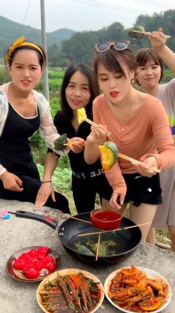 三位美女吃瓜视频大全免费观看,三位美女吃瓜视频大全，免费观看，精彩不容错过！