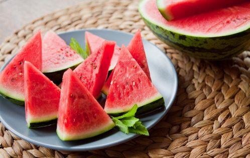 吃瓜视频搬板凳,搬板凳围观热点事件